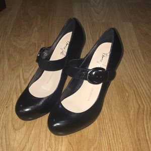 Franco Sarto pumps narrow heels
